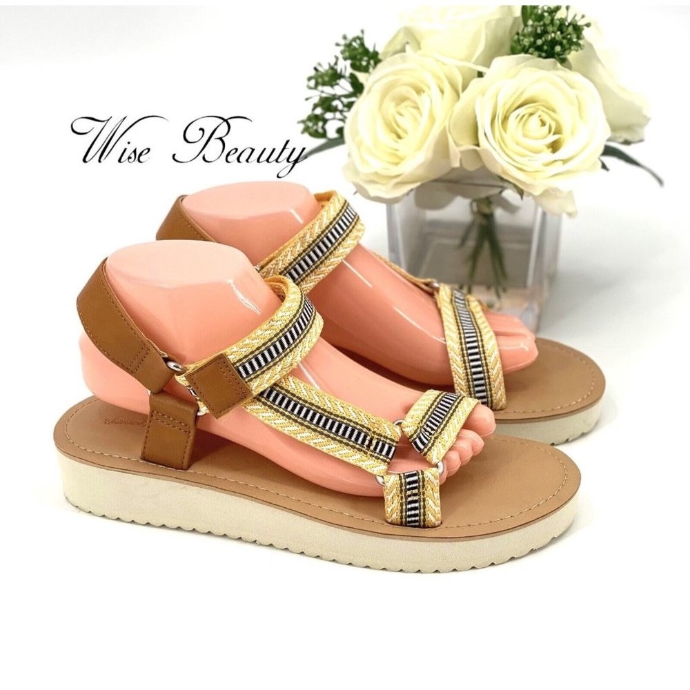 NEW Women's Angie Strappy Platform Sandals Size 9.5 Shoe Yellow Universal Thread